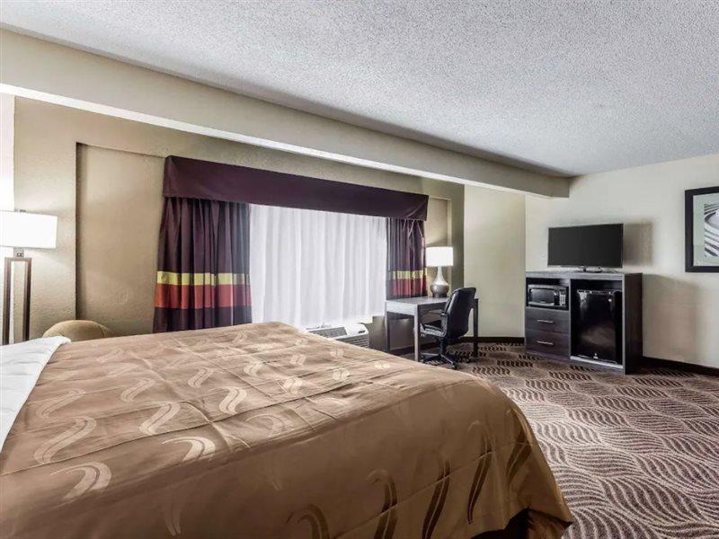 Quality Inn & Suites Salisbury Bagian luar foto