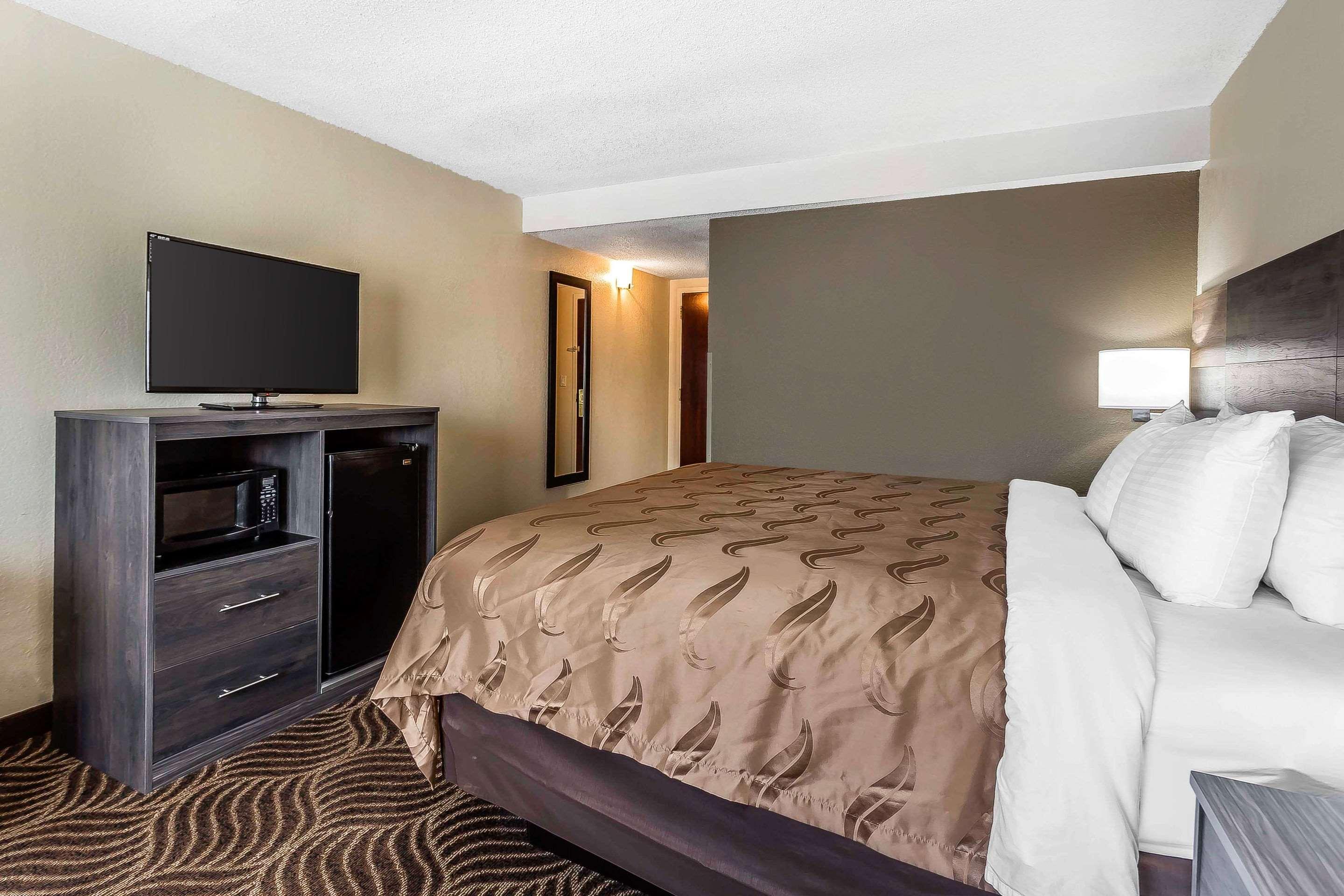 Quality Inn & Suites Salisbury Bagian luar foto