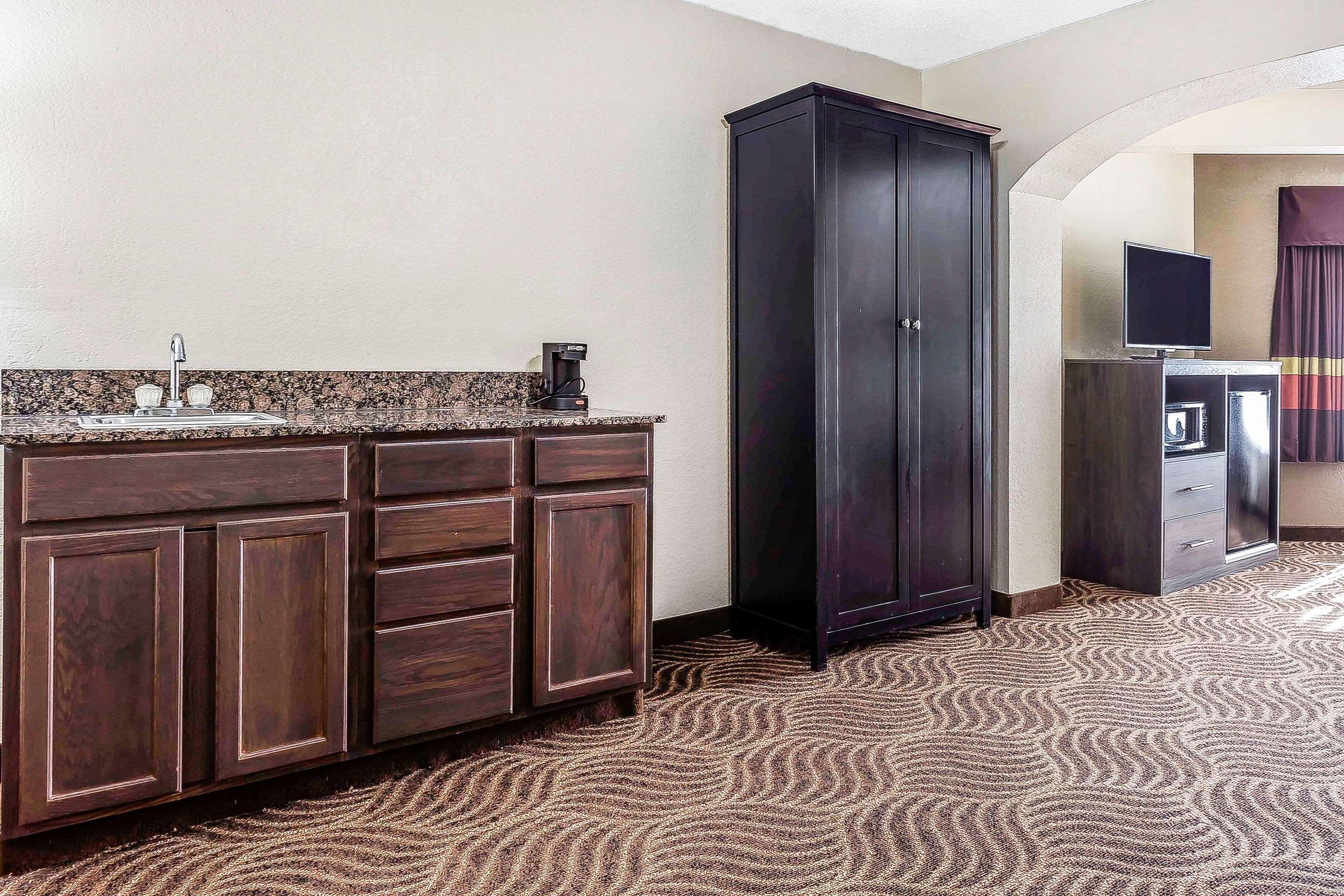Quality Inn & Suites Salisbury Bagian luar foto