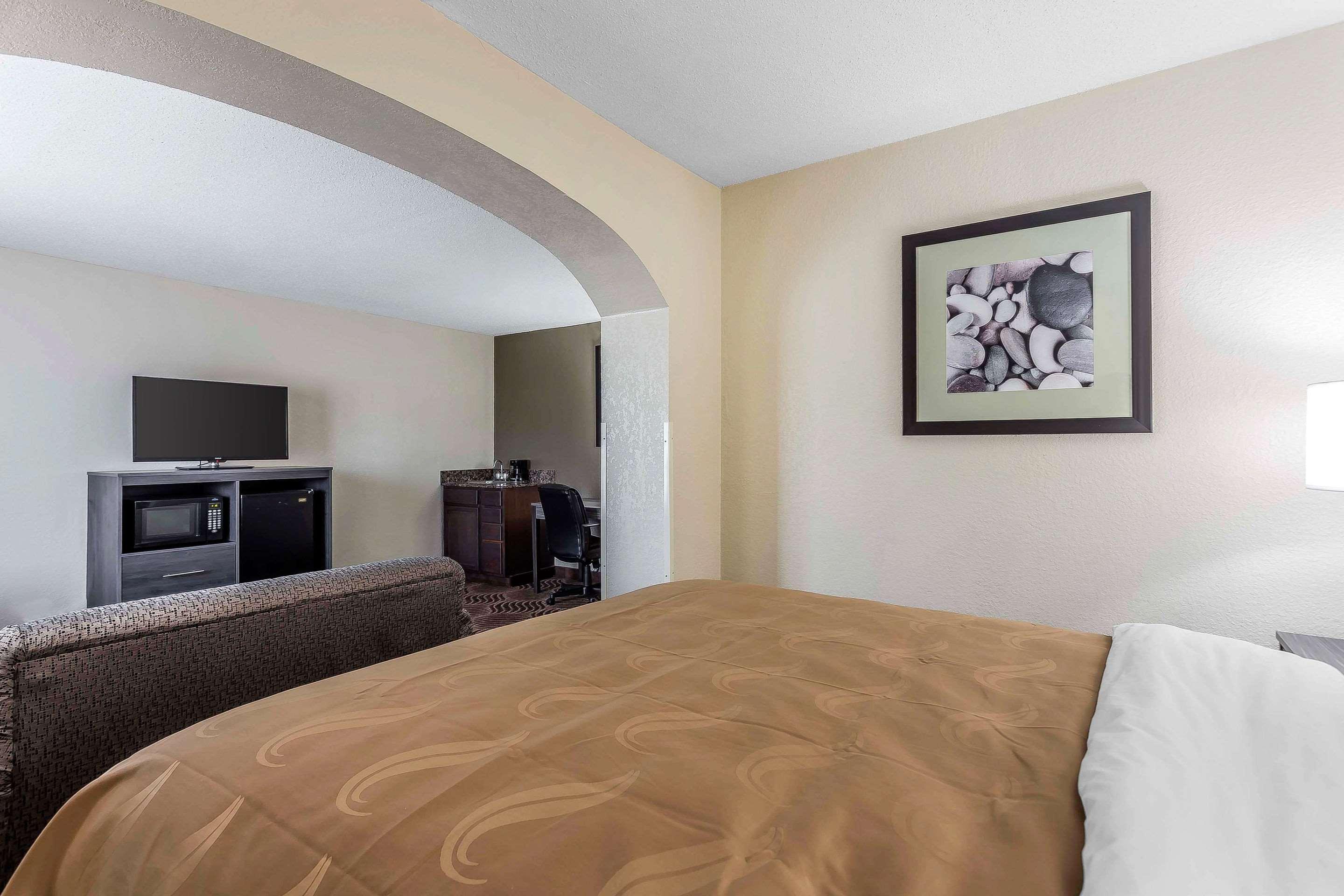Quality Inn & Suites Salisbury Bagian luar foto