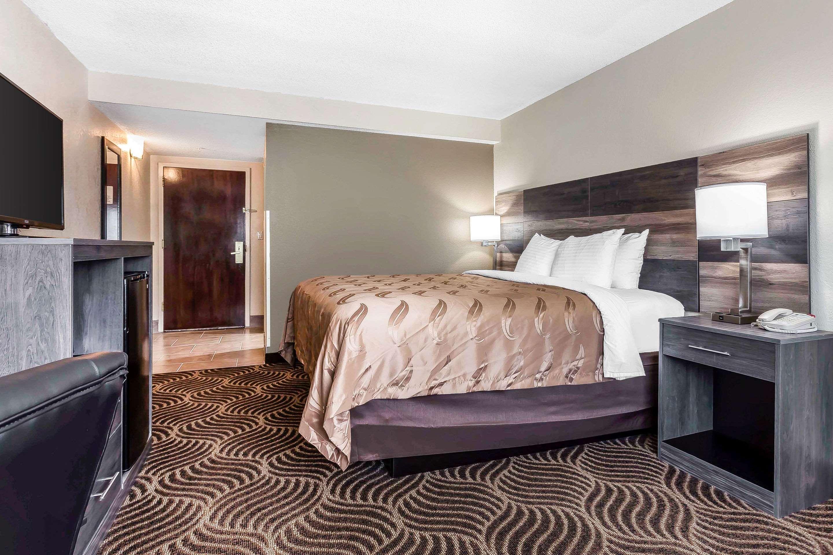Quality Inn & Suites Salisbury Bagian luar foto