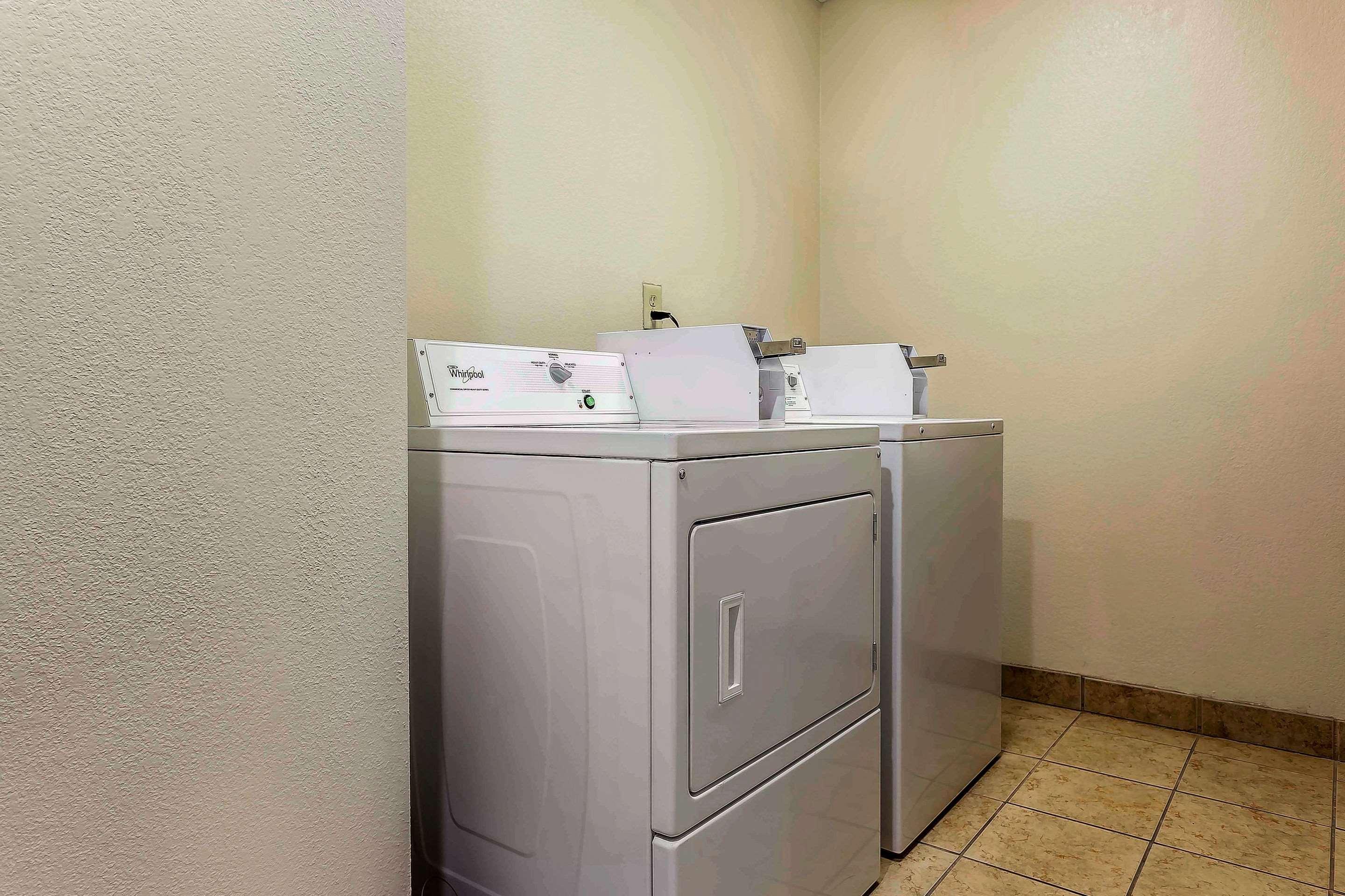 Quality Inn & Suites Salisbury Bagian luar foto