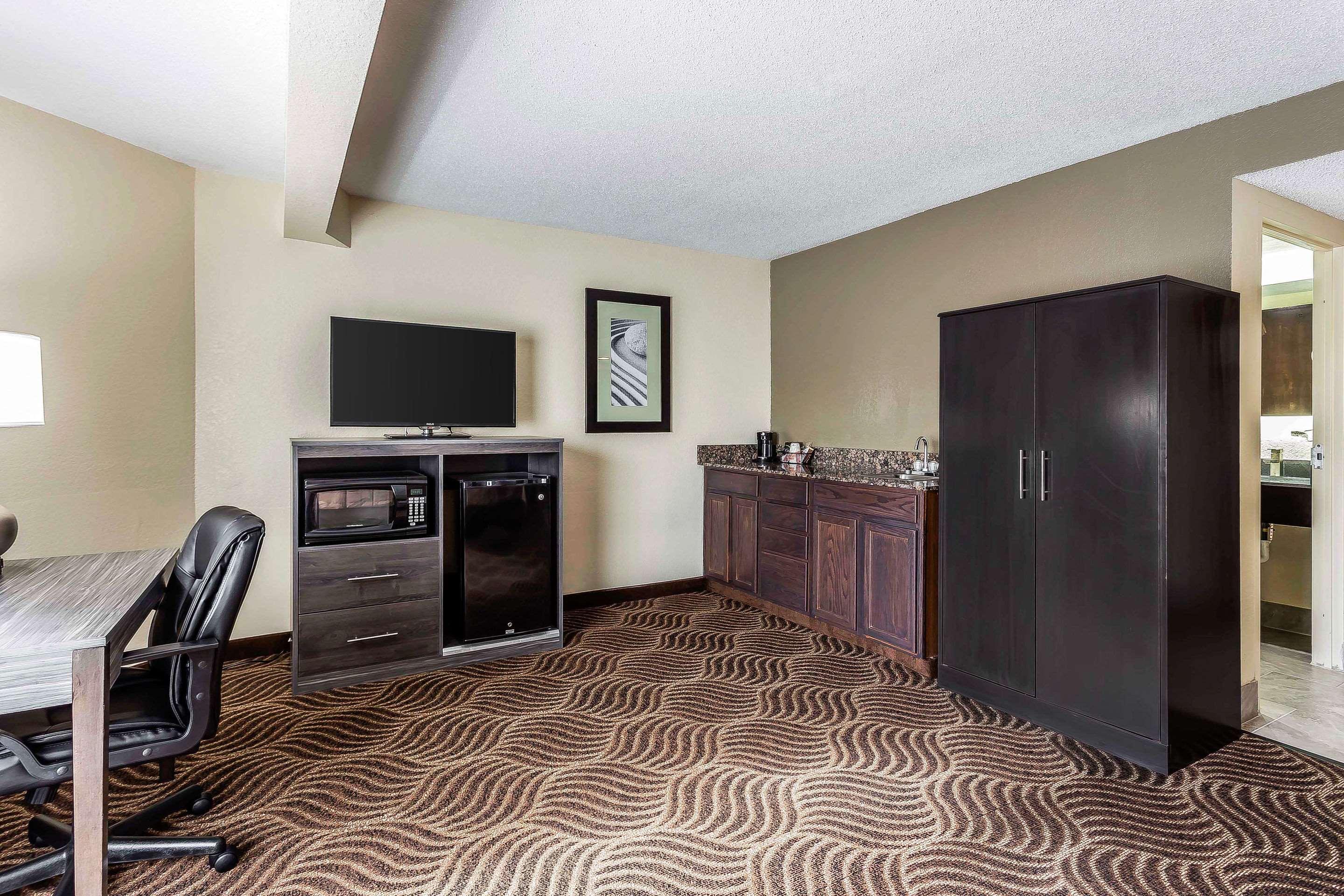 Quality Inn & Suites Salisbury Bagian luar foto